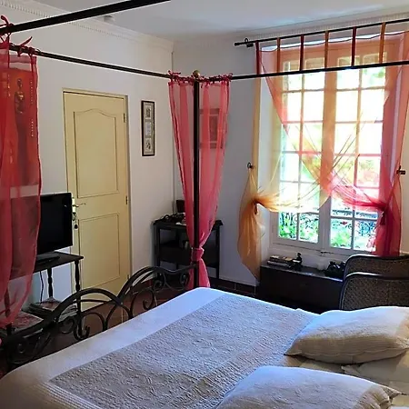 Bed & Breakfast Le Cedre Bleu Grosrouvre